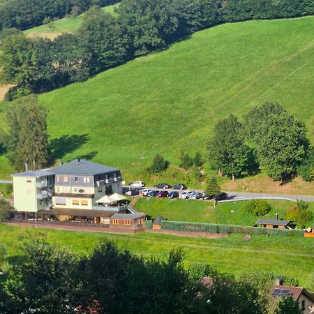 Hotel Gruener Baum Mit Restaurant & Wellness Oberzent Dış mekan fotoğraf