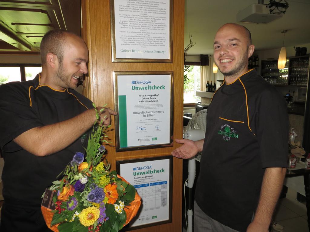 Hotel Gruener Baum Mit Restaurant & Wellness Oberzent Dış mekan fotoğraf