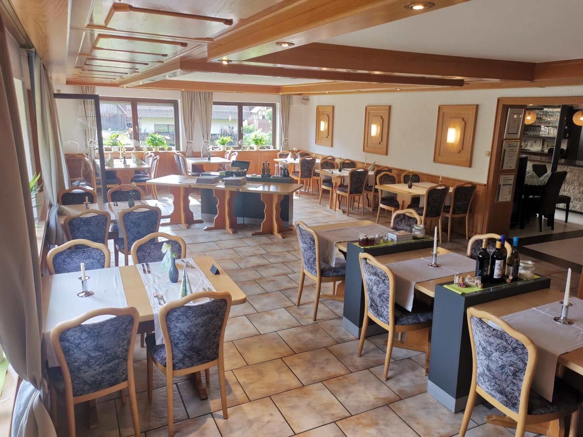 Hotel Gruener Baum Mit Restaurant & Wellness Oberzent Dış mekan fotoğraf