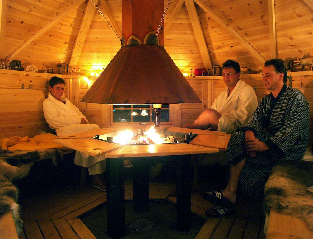 Hotel Gruener Baum Mit Restaurant & Wellness Oberzent Dış mekan fotoğraf