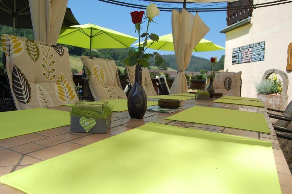 Hotel Gruener Baum Mit Restaurant & Wellness Oberzent Dış mekan fotoğraf