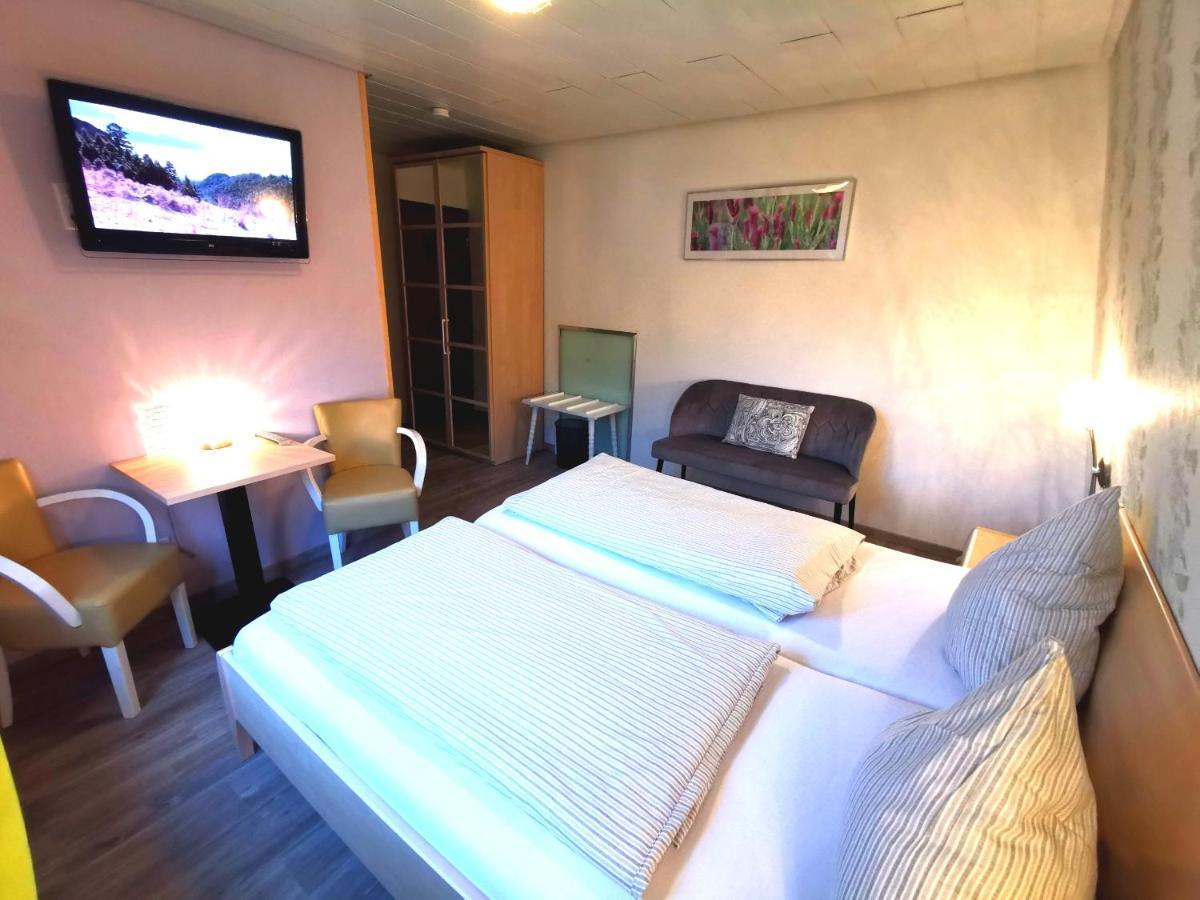 Hotel Gruener Baum Mit Restaurant & Wellness Oberzent Dış mekan fotoğraf