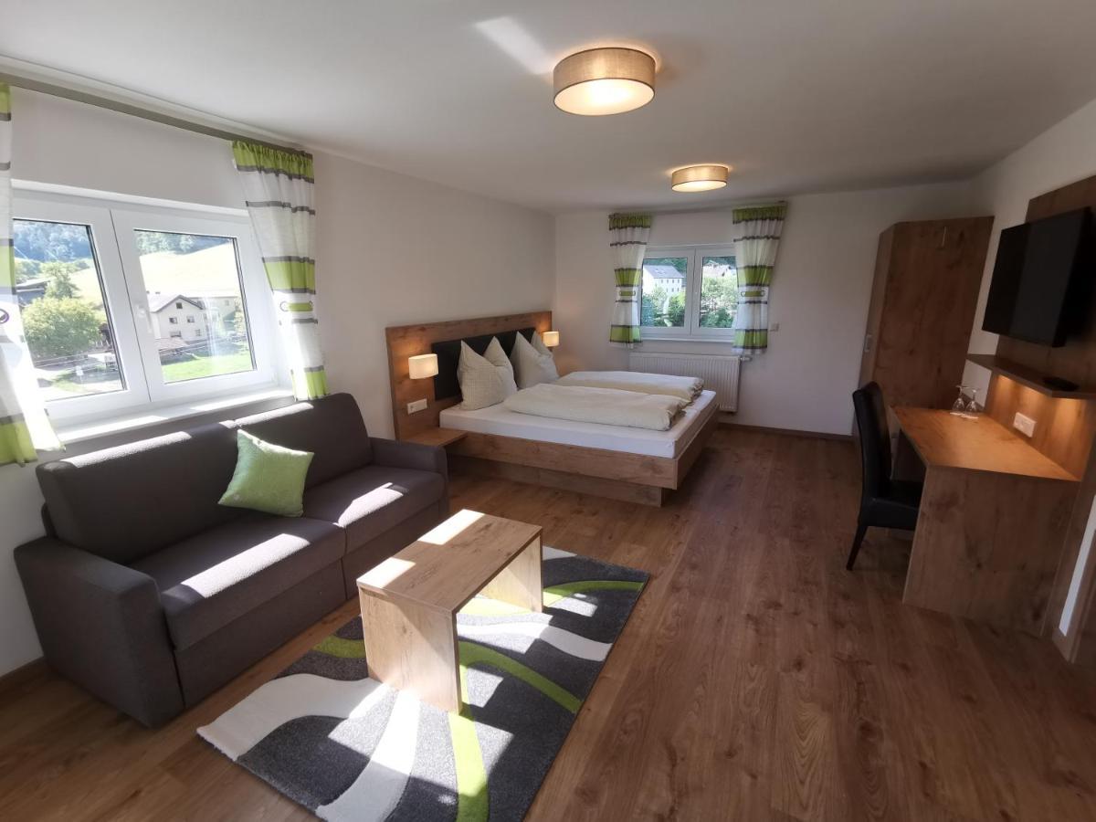 Hotel Gruener Baum Mit Restaurant & Wellness Oberzent Dış mekan fotoğraf